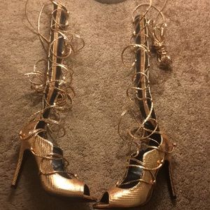 Thigh high lace up open toe heel sandel